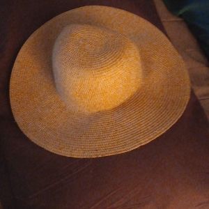 Floppy hat, no strap, bendable
